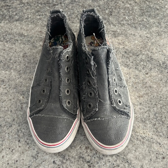Women’s play slip on sneaker Blowfish Malibu grey frayed twill 7.5 - Picture 2 of 5